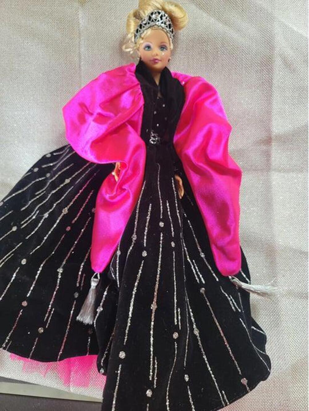 Special edition 1998 Holiday Barbie